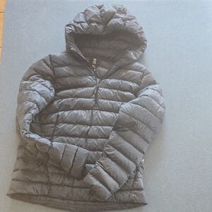 Mountain Hardwear Dark Gray Puffer Jacket